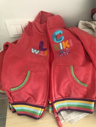 Sweetshirt