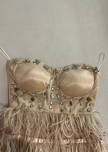 Tüy Detaylı Mini Straplez elbise - Görsel 2