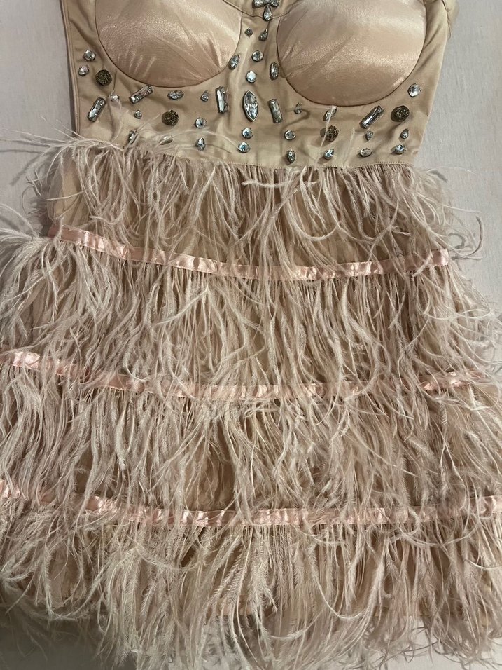 Tüy Detaylı Mini Straplez elbise - Görsel 4