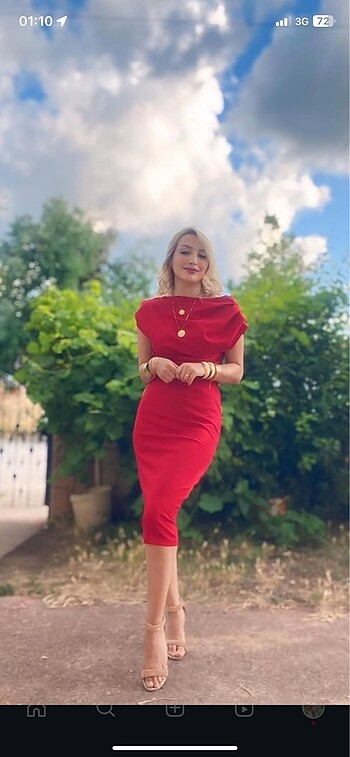 Diğer kırmızı elbise