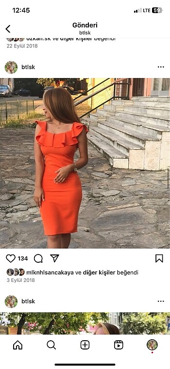 Diğer turuncu elbise