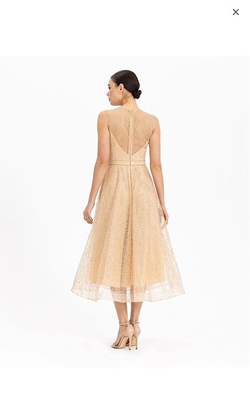 Sim detaylı kemerli midi boy ilmio elbise - Görsel 3