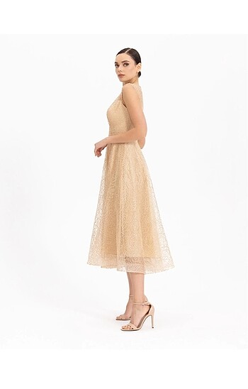 Sim detaylı kemerli midi boy ilmio elbise - Görsel 4