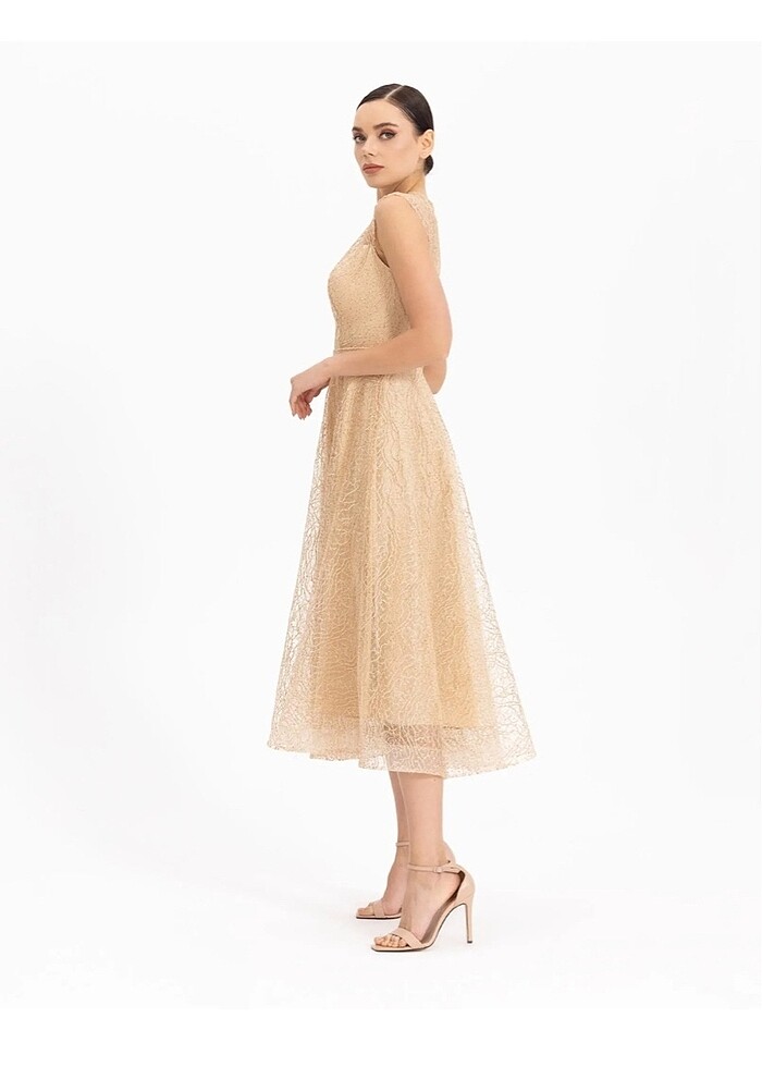 Sim detaylı kemerli midi boy ilmio elbise - Görsel 4