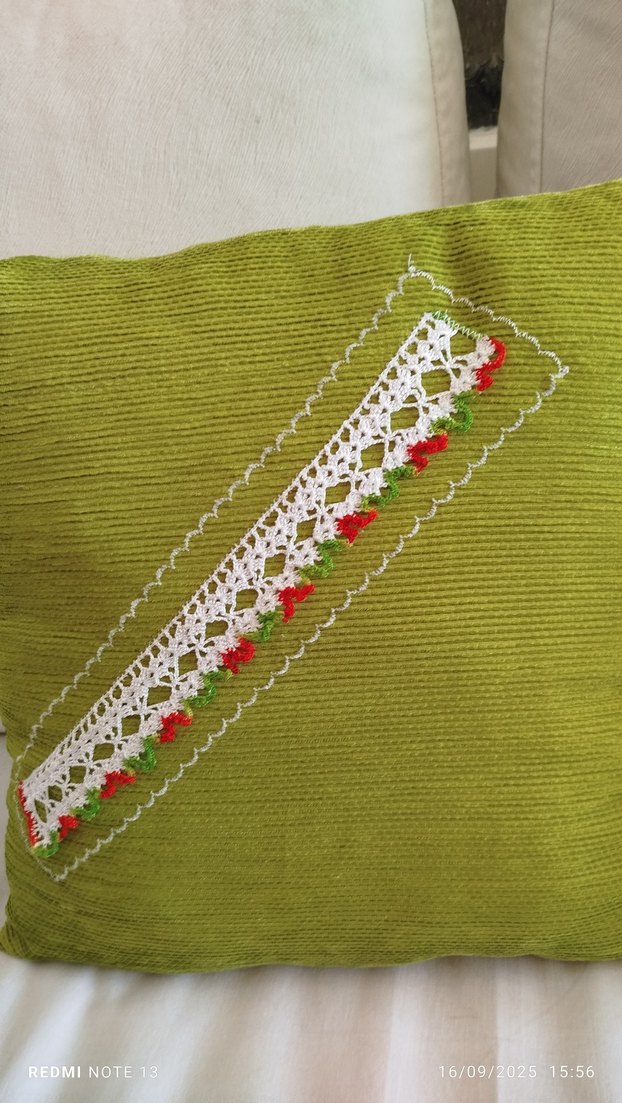 Dantelli Yeşil Dekoratif Yastık Kılıfı - Görsel 3