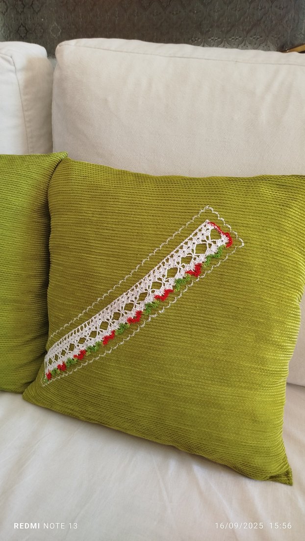 Dantelli Yeşil Dekoratif Yastık Kılıfı - Görsel 2