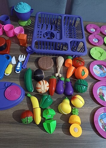 Play-Doh Meyve ve sebze kesme seti ve çay seti