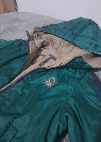 Yeşil Kapüşonlu Erkek Çocuk Mont çift taraflidir - Görsel 3