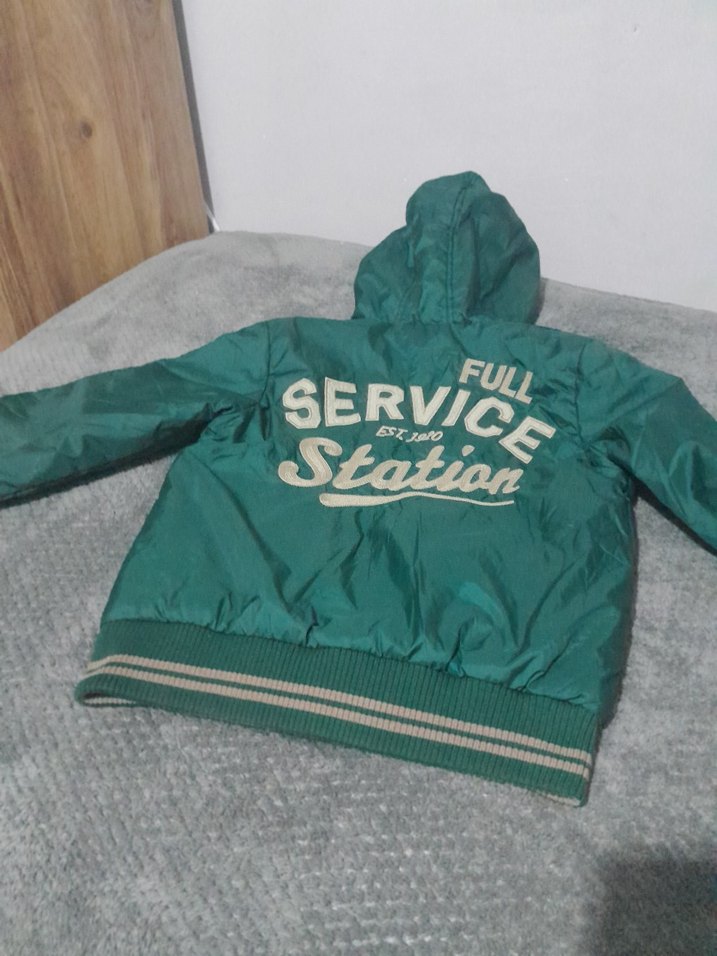 Yeşil Kapüşonlu Erkek Çocuk Mont çift taraflidir - Görsel 4