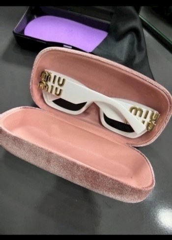 Beyaz Pastel Miu Miu Kadın Gözlüğü