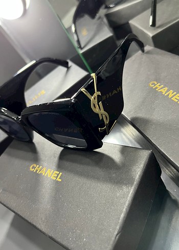 Yves Saint Laurent Kadın Siyah Tokalı Güneş Gözlüğü