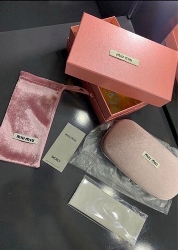Parlak Pembe Miu Miu Kadın Gözlüğü Kutusu - Görsel 3
