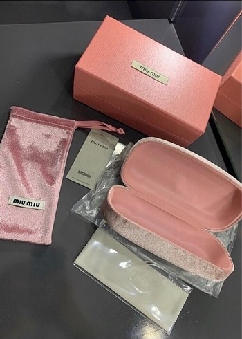 Beden Miu Miu Parlak Pembe Kadın Gözlük Kutusu
