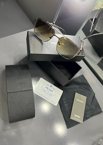 Parlak Altın Renkli Klasik Prada Güneş Gözlüğü - Görsel 6