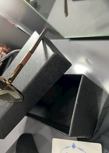 Parlak Altın Renkli Klasik Prada Güneş Gözlüğü - Görsel 5