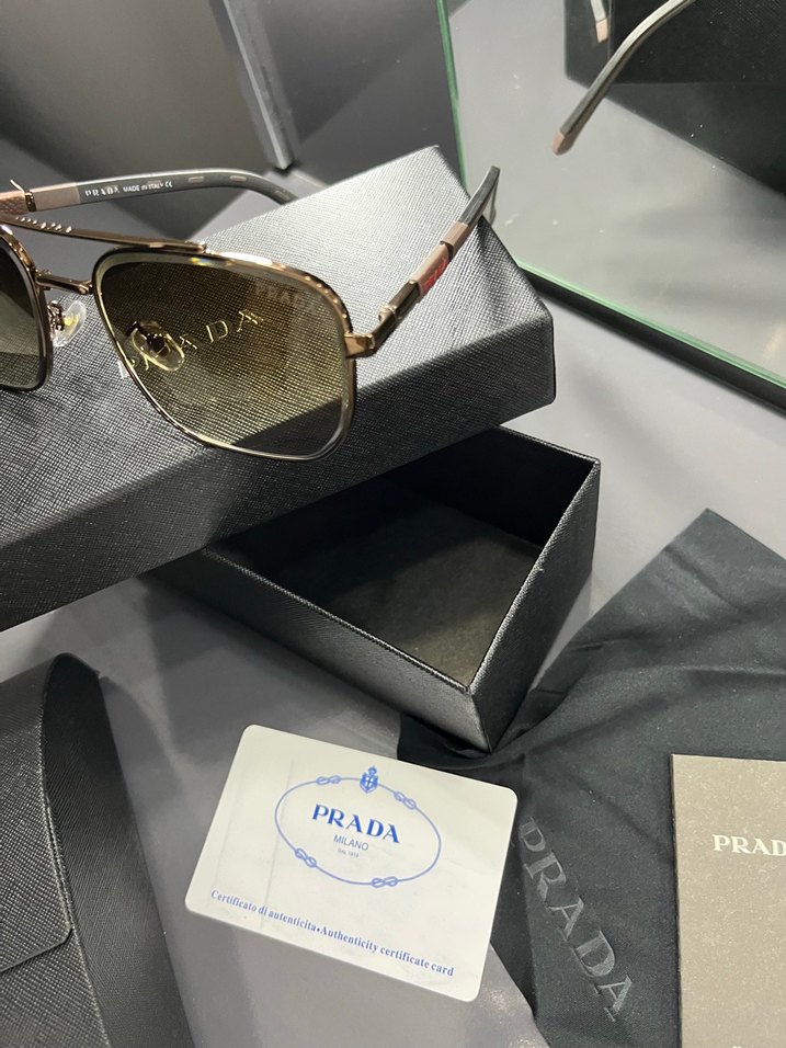 Parlak Altın Renkli Klasik Prada Güneş Gözlüğü - Görsel 3
