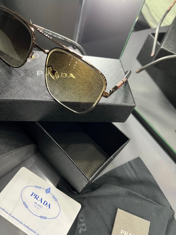 Parlak Altın Renkli Klasik Prada Güneş Gözlüğü - Görsel 2