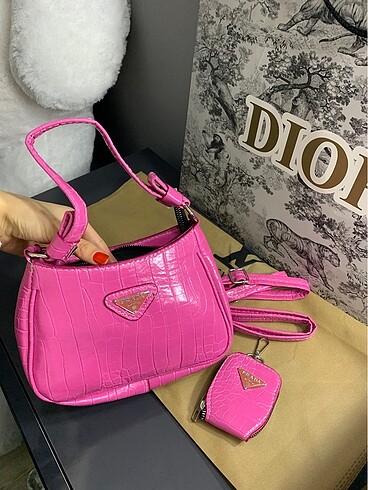Prada çanta