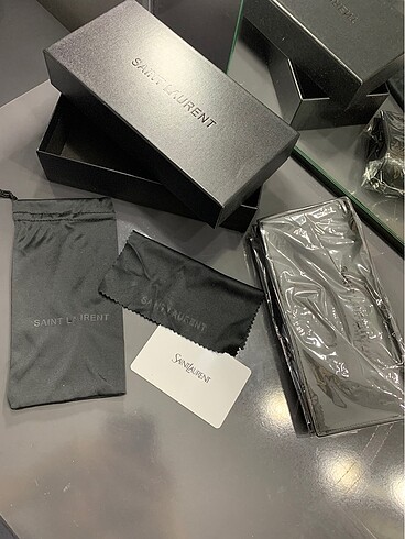 Ysl kutu