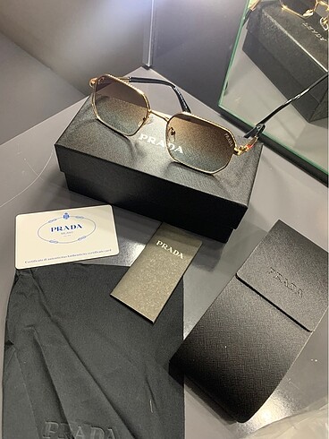 Prada gözlük