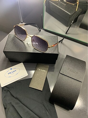 Prada gözlük