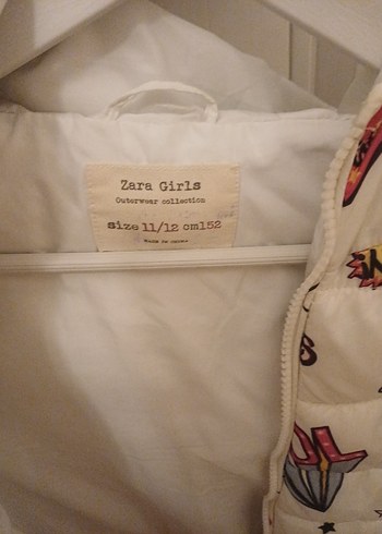 Zara marka  11 12 yas Kız Çocuk Beyaz Baskılı Fermuarlı Yelek - Görsel 2