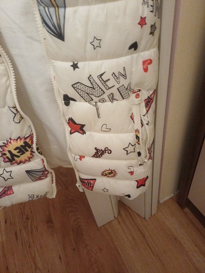 Zara marka  11 12 yas Kız Çocuk Beyaz Baskılı Fermuarlı Yelek - Görsel 4