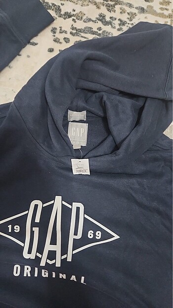 Gap sweatshirt