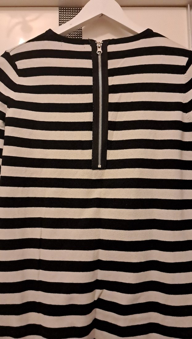 Uzun Kollu Siyah Beyaz Çizgili Kadın Triko - Görsel 3