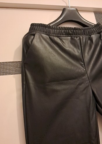 Kadın Siyah Parlak Deri Midi Pantolon - Görsel 4