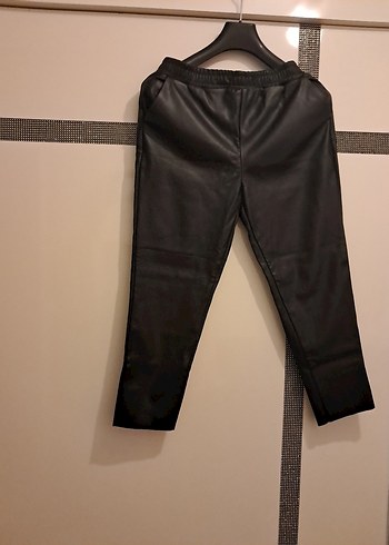 Kadın Siyah Parlak Deri Midi Pantolon - Görsel 3