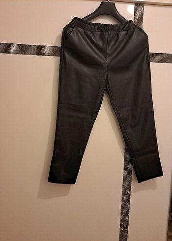 Kadın Siyah Parlak Deri Midi Pantolon - Görsel 2