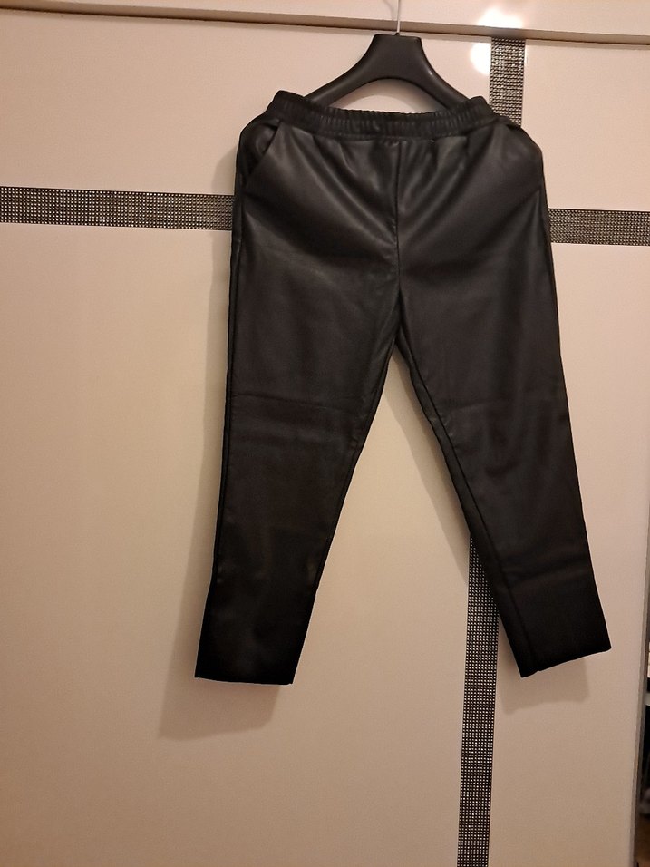 Kadın Siyah Parlak Deri Midi Pantolon - Görsel 3