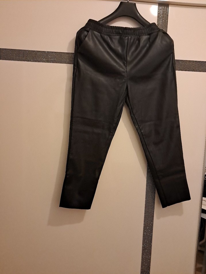 Kadın Siyah Parlak Deri Midi Pantolon - Görsel 2