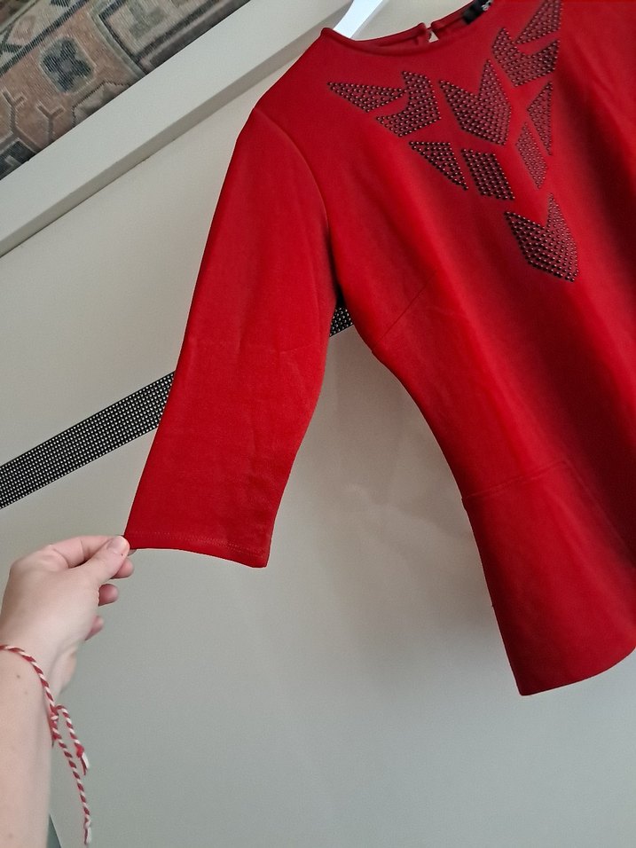 Nakışlı Kırmızı V Yaka Kadın Bluz - Görsel 4