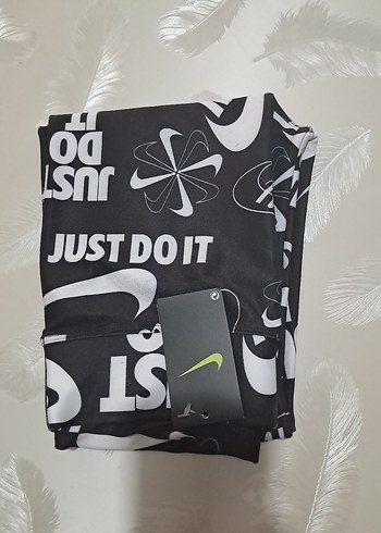 Nike Siyah Baskılı Spor Tayt - Görsel 2