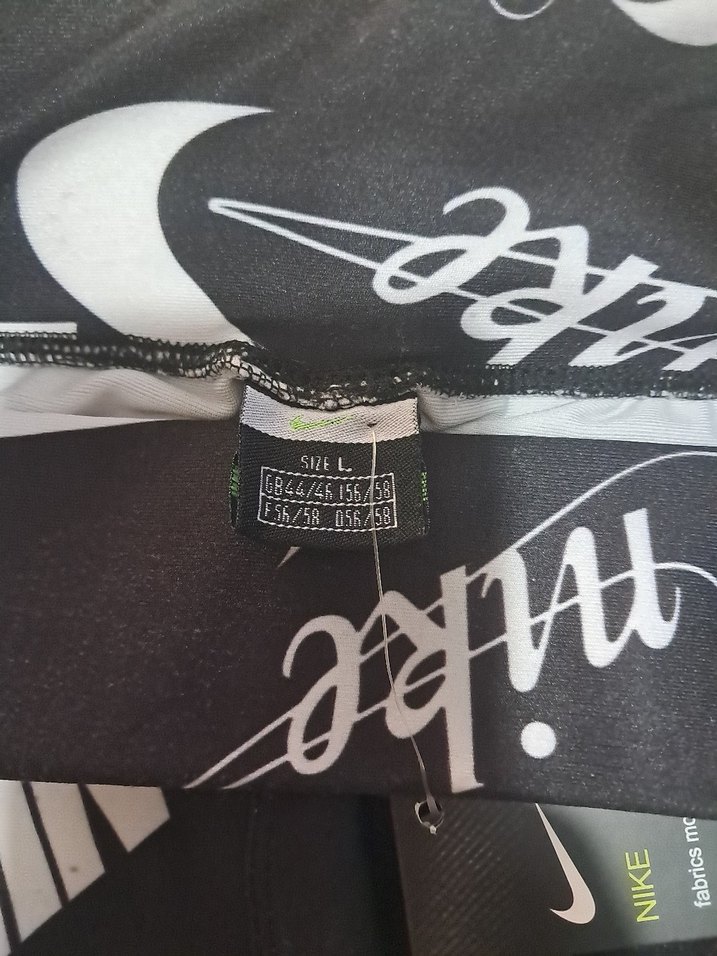 Nike Siyah Baskılı Spor Tayt - Görsel 4