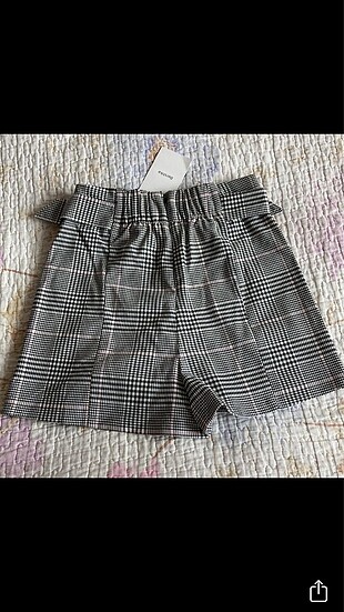 Bershka Şortlu etek