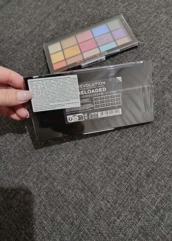 Revolution iconic fever far paleti - Görsel 2