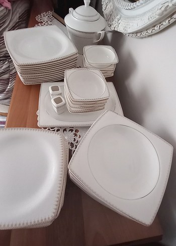 Beyaz krem Desenli Yemek Takımı
