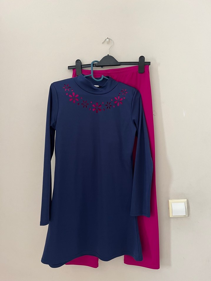 Çiçek Baskılı Lacivert Uzun Kollu Tunik - Görsel 3