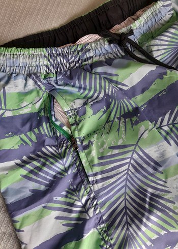 Yüzde Yetmiş Pamuk Çok Yeni Deniz Şortu - Görsel 3