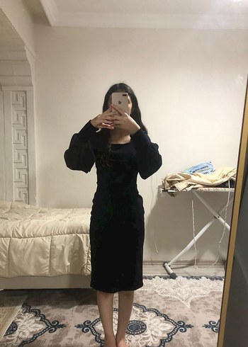 Zara Siyah Uzun Kollu Midi Elbise