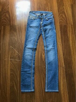 dikiş detaylı mavi jean