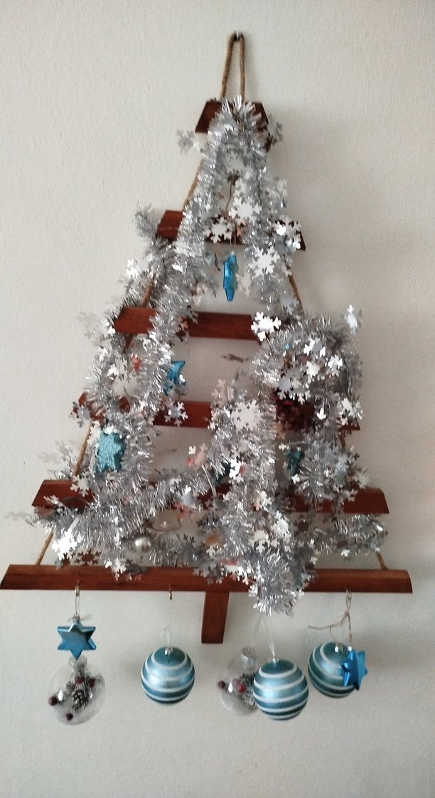 Gri ve Mavi Yılbaşı Duvar Süsü - Görsel 4