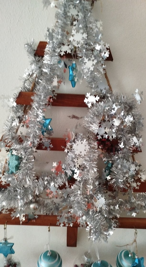 Gri ve Mavi Yılbaşı Duvar Süsü - Görsel 2