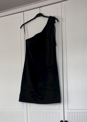 Püsküllü Tek Omuz Siyah Midi Elbise - Görsel 2