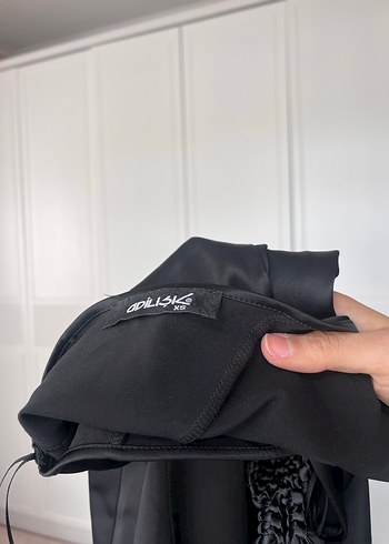 Püsküllü Tek Omuz Siyah Midi Elbise - Görsel 4