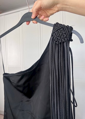 Püsküllü Tek Omuz Siyah Midi Elbise - Görsel 3