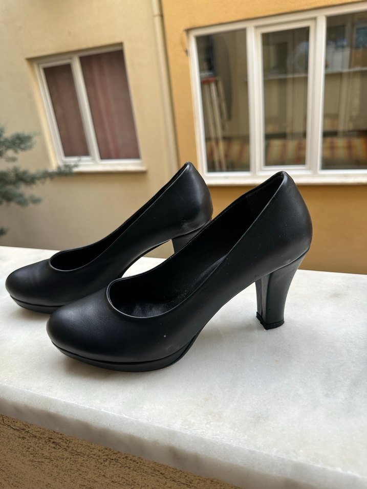 Klasik Siyah Topuklu Kadın Ayakkabı - Görsel 3